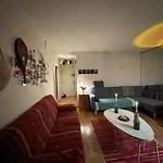 Eiffel Tower View & Swimming Pool, Cosy - Center Apartmán