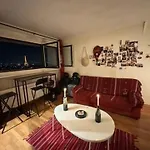 Apartmán Eiffel Tower View & Swimming Pool, Cosy - Center *