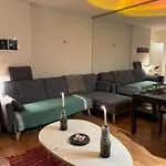 Eiffel Tower View & Swimming Pool, Cosy - Center Apartmán *