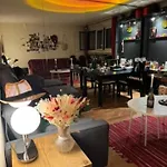 Apartmán Eiffel Tower View & Swimming Pool, Cosy - Center *
