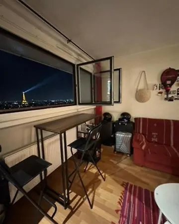 Eiffel Tower View & Swimming Pool, Cosy - Center Apartamento Paris