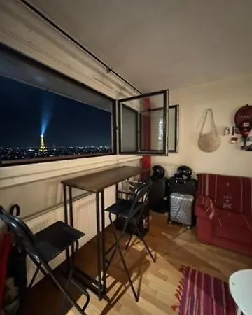 Eiffel Tower View & Swimming Pool, Cosy - Center Apartamento Paris